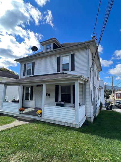 1900 Vineyard Street - 4