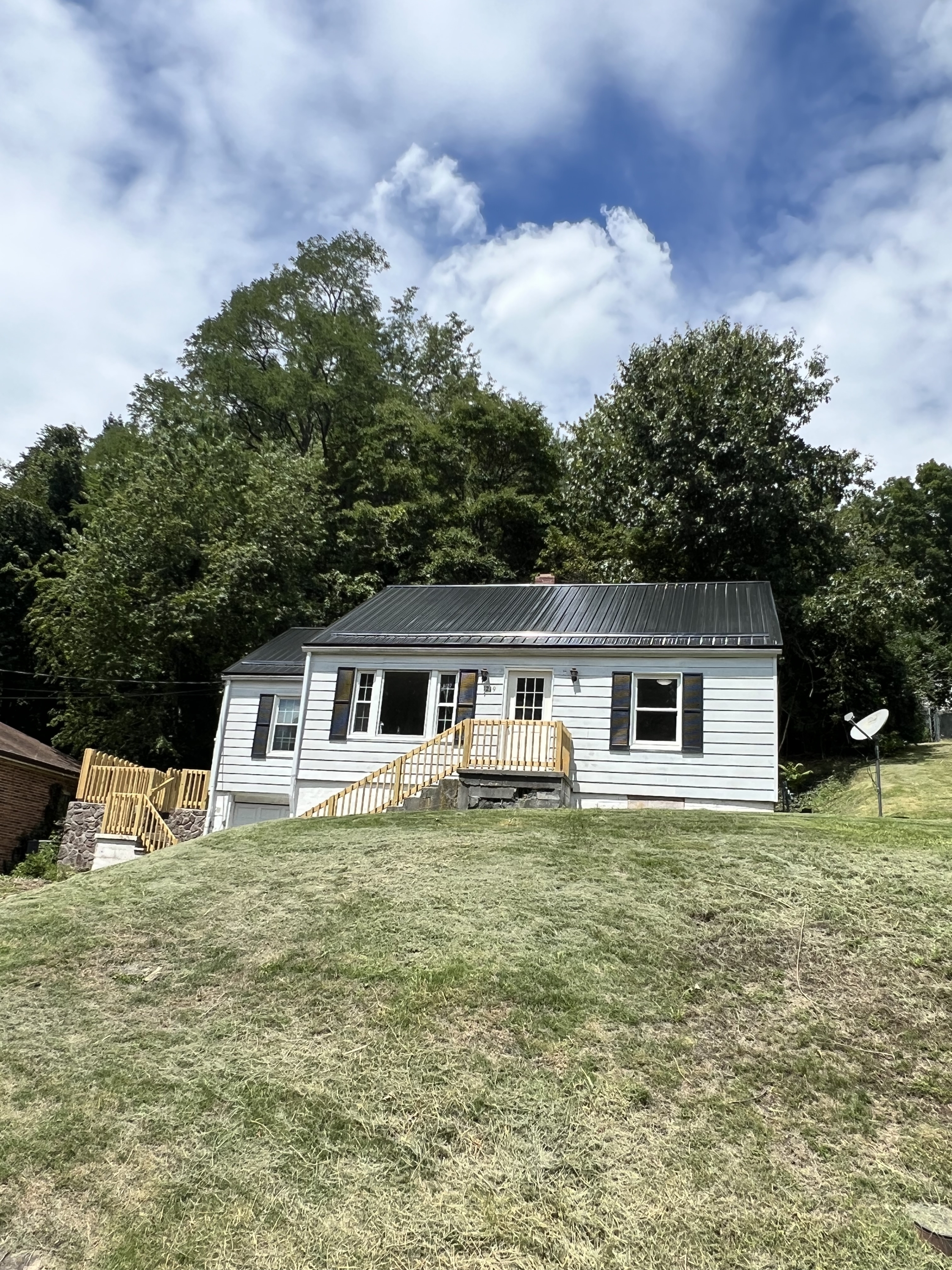 1219 East Drive